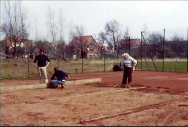 Bau der Tennis-Außenanlage